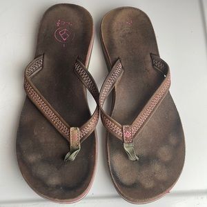 Reef sandals brown & pink flip-flops slip on thongs women’s size 8
